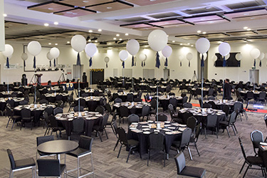 Comfortably seat up to 500 dinner guests